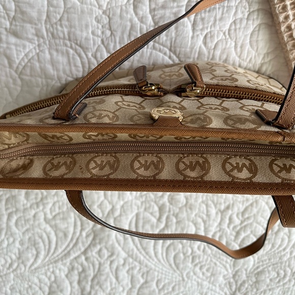 Michael Kors EUC Brown Logo Tote - Picture 5 of 13